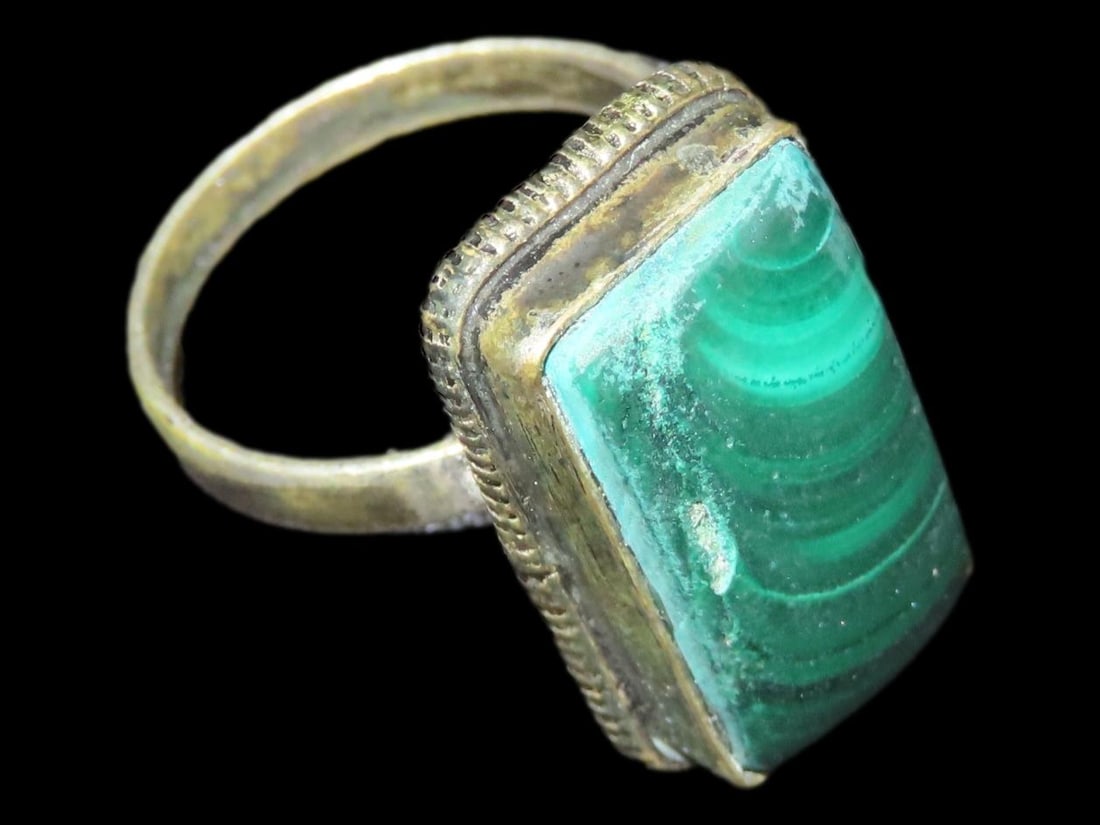 Size 8 Malachite Vintage Ring: Size 8 Malachite Vintage Ring
