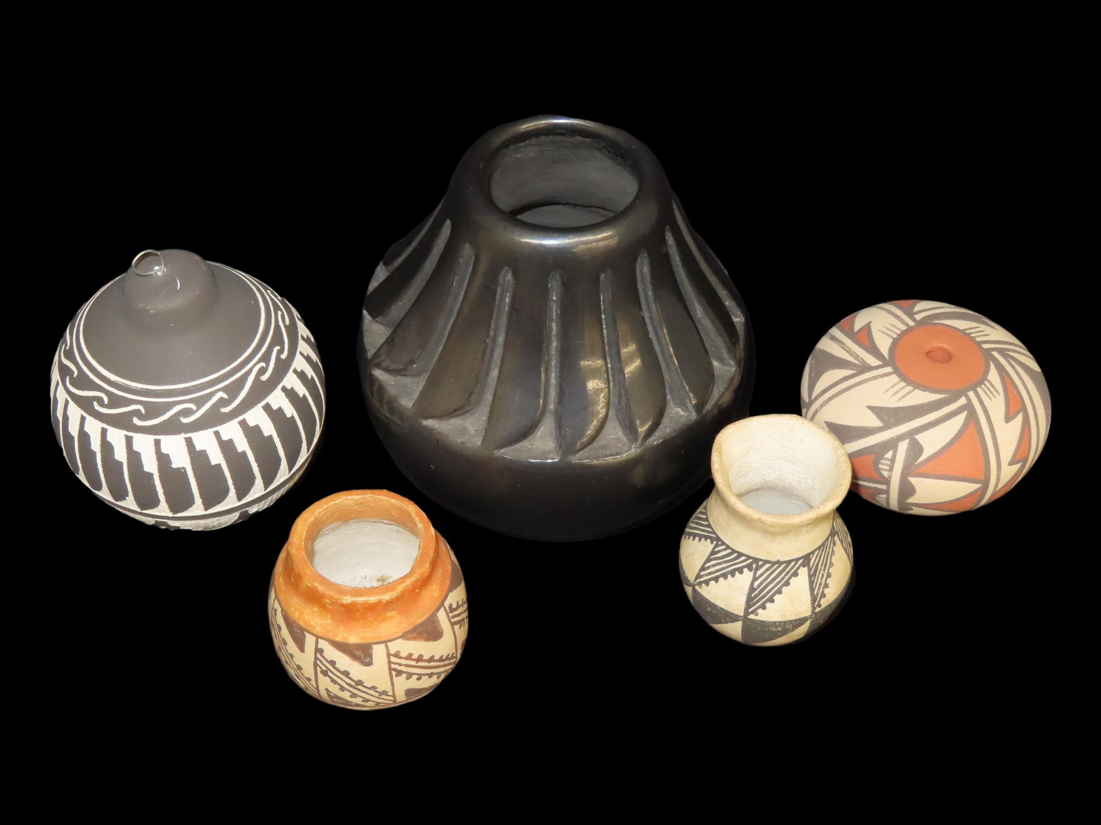 Lot of 6 Pieces, One Christmas Ornament and 5 Miniature Southwest Pots, Signed on Bottom (1 of 9)