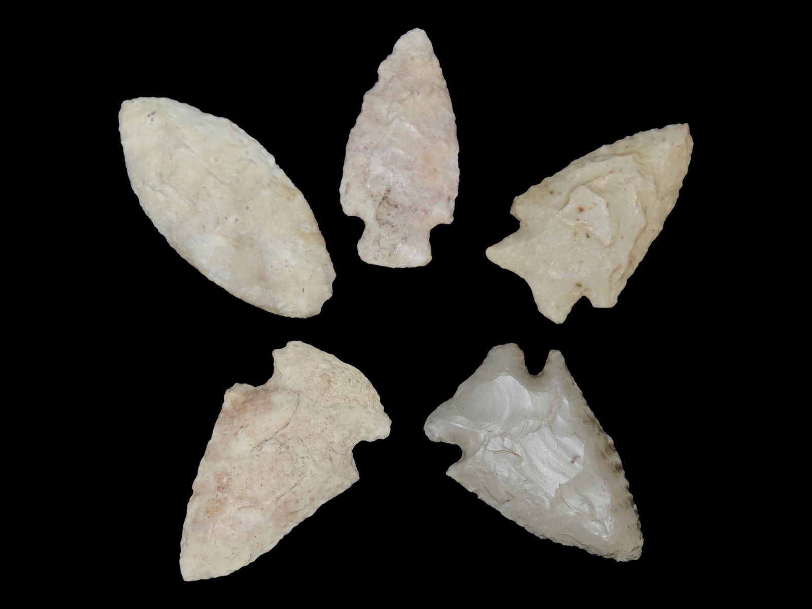 Grouping of 5 Arrowheads, Woodland or Archaic Pts., Central Illinois: Grouping of 5 Arrowheads, Woodland or Archaic Pts., Central Illinois