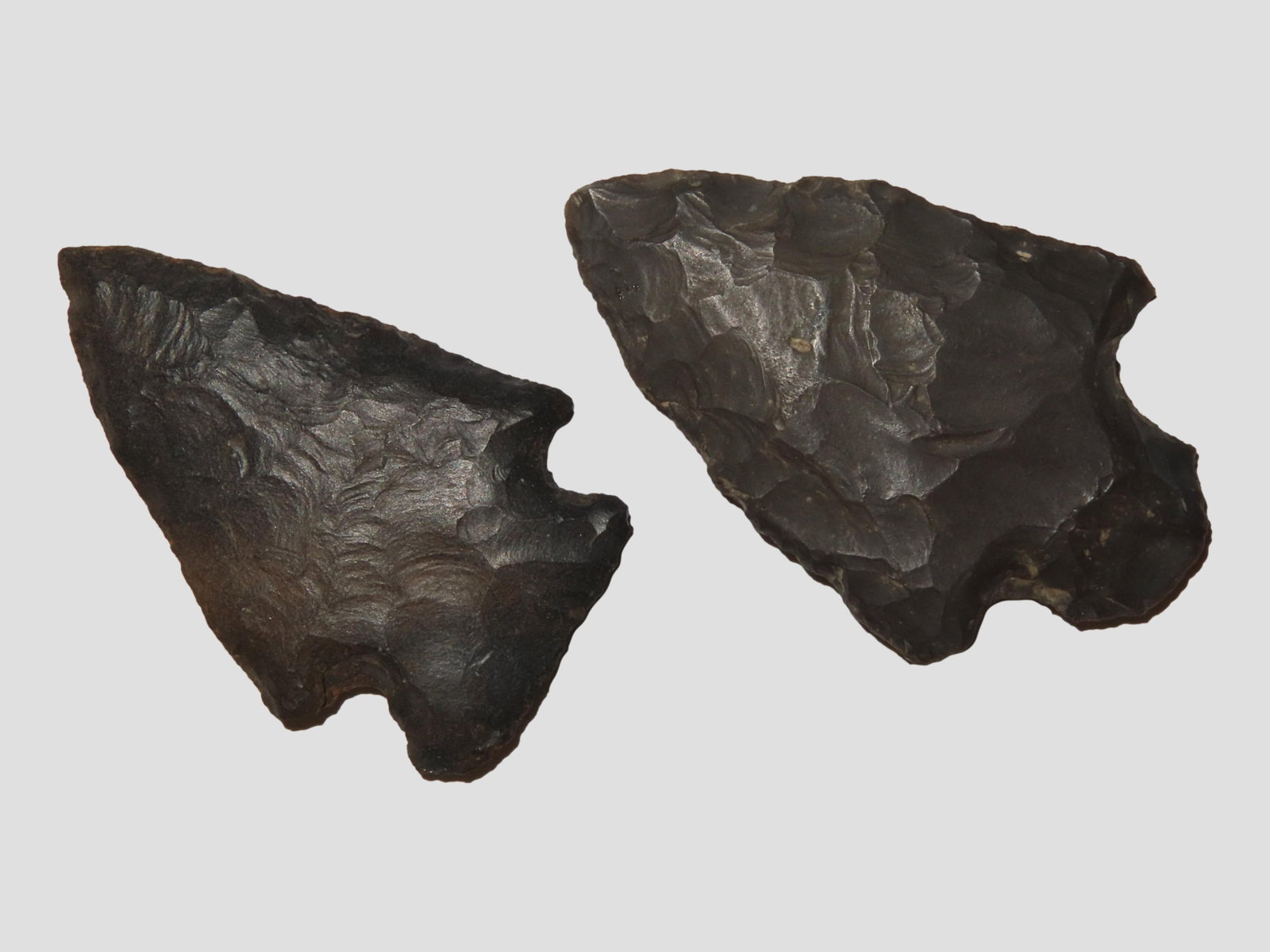 Grouping of 2 Arrowheads, Woodland Points, Midwest States (1 of 4)