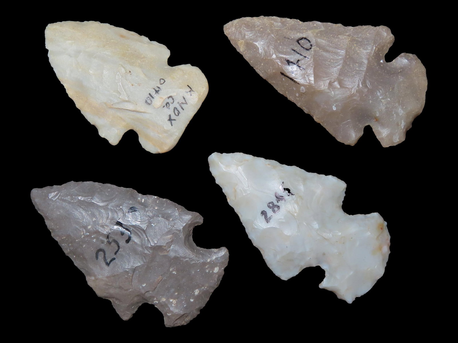 Grouping of 4 Arrowheads, Archaic Points, Dovetail, Etc.: Grouping of 4 Arrowheads, Archaic Points, Dovetail, Etc.