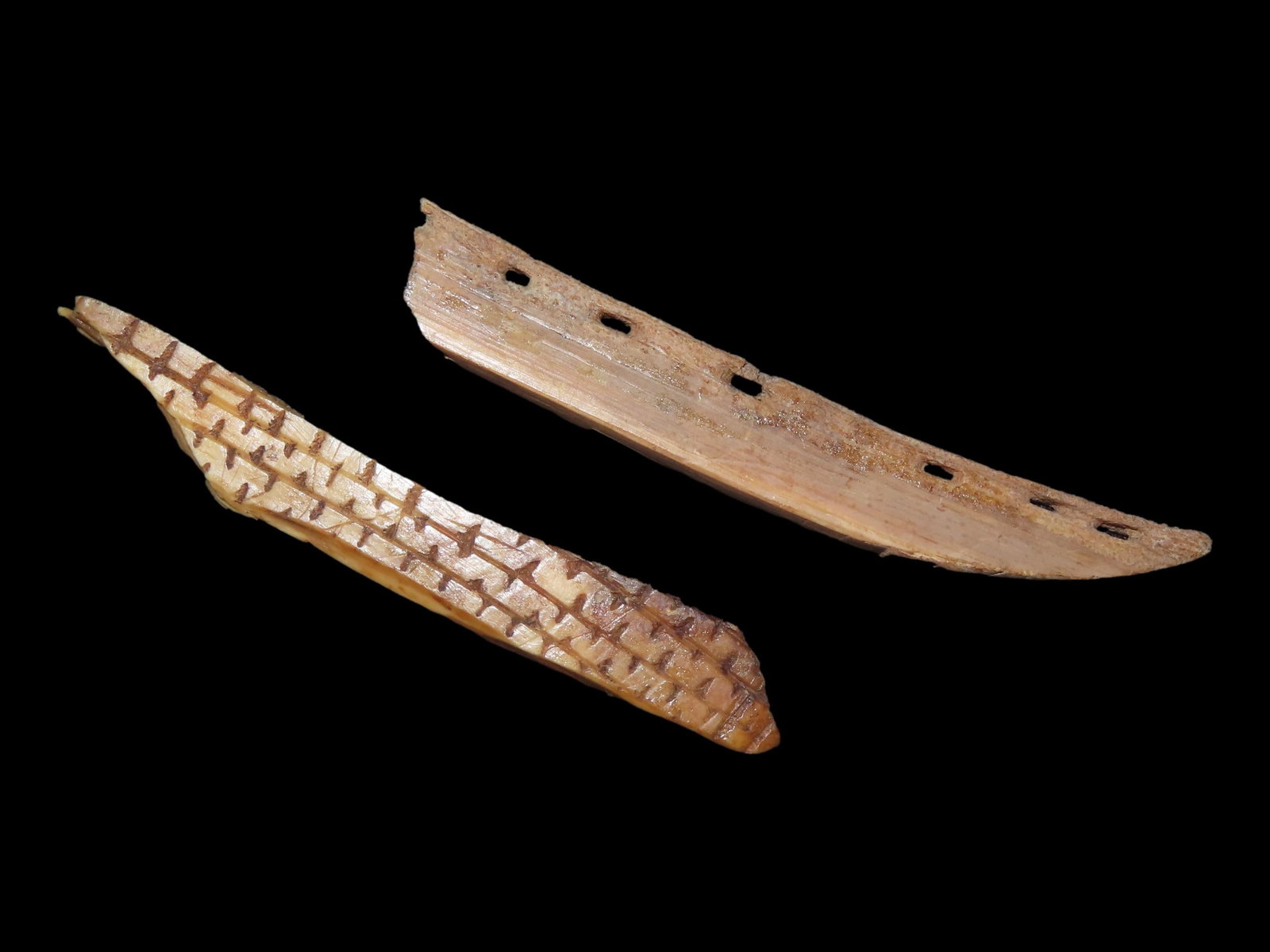 Lot of 2 Eskimo Artifacts, Toy Sled Runner and Engraved Piece, Bering Sea, Alaska (1 of 8)
