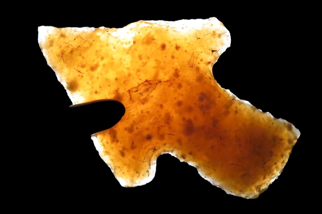 Nice Translucent Bird Point found in Arkansas. Beautiful Rootbeer Flint, thina nd well flaked. Ex (1 of 5)