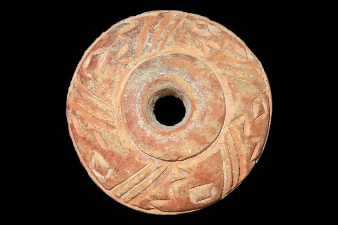 Engraved Pre-Columbian Effigy Clay Bead, Nicely Deigned Example. Mexico. (1 of 6)