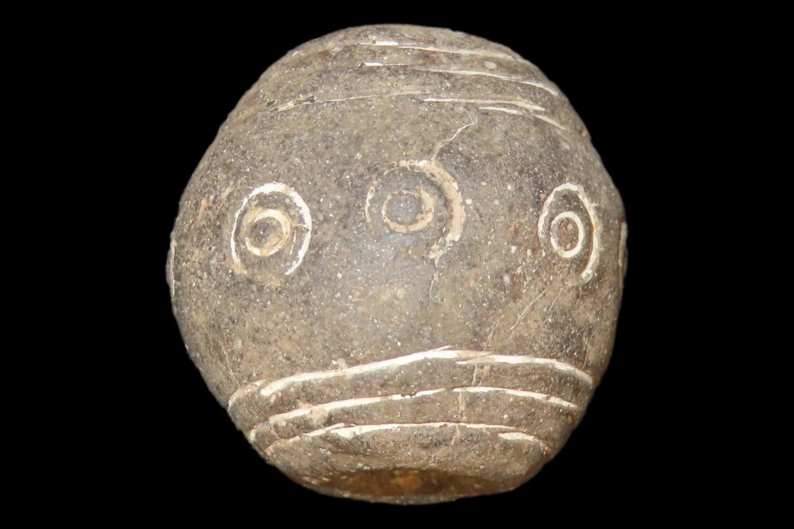 Engraved Pre-Columbian Effigy Clay Bead, Nicely Deigned Example. Mexico. (1 of 6)