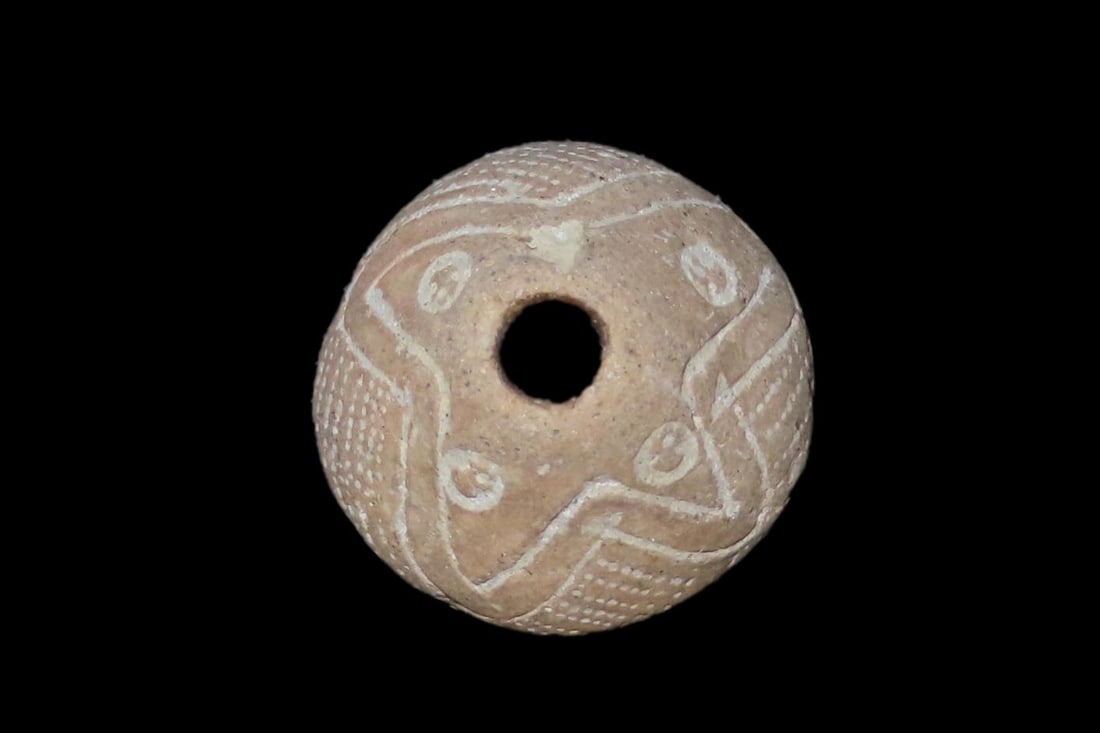 Engraved Pre-Columbian Effigy Clay Bead, Nicely Deigned Example. Mexico. (1 of 5)