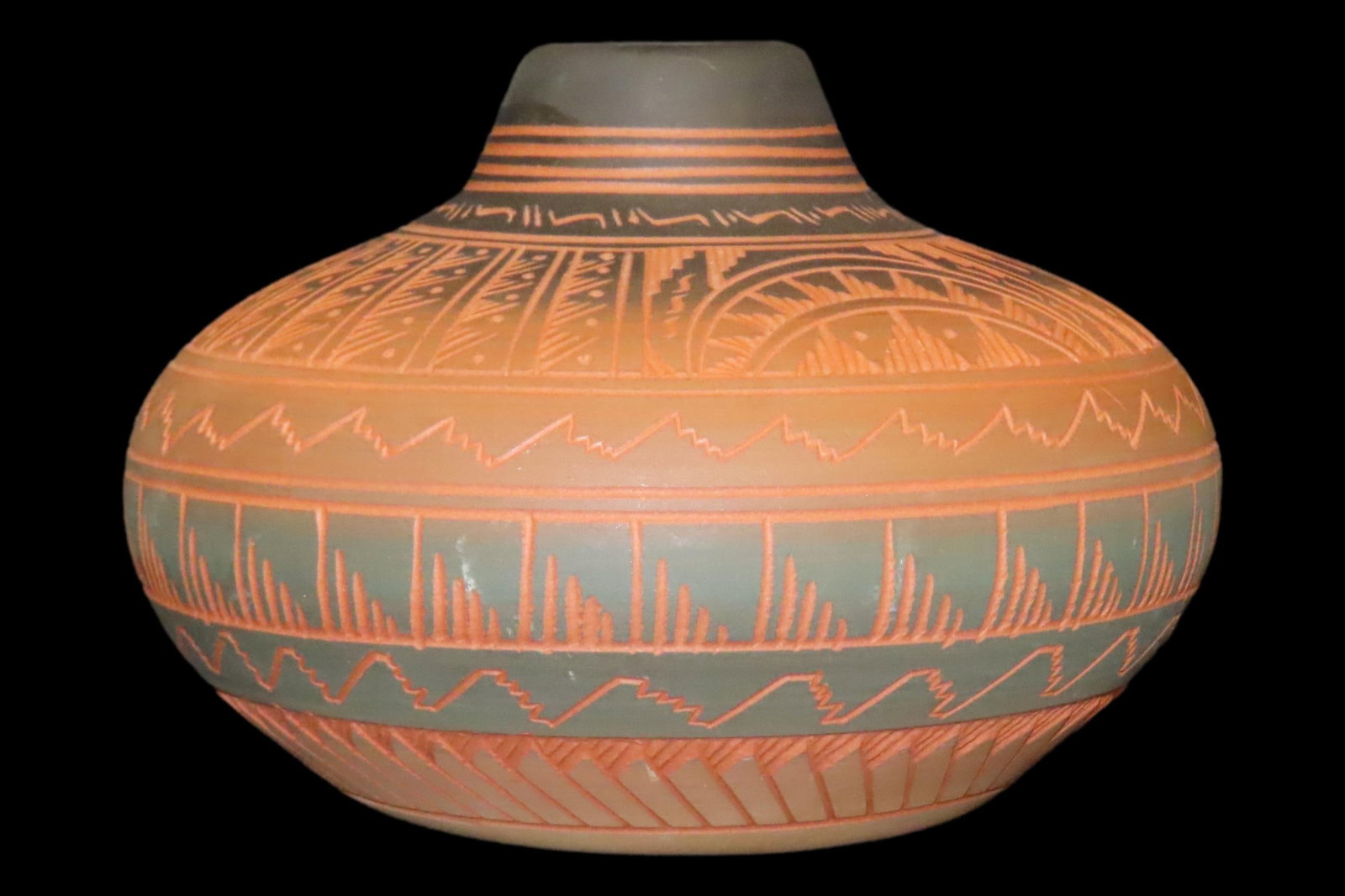 Beautiful Southwest Navajo Indians Pottery Vase / Jar / Bowl. Original Hand Painted / hand Etched: Beautiful Southwest Navajo Indians Pottery Vase / Jar / Bowl. Original Hand Painted / hand Etched Example. Signed on Bottom.
