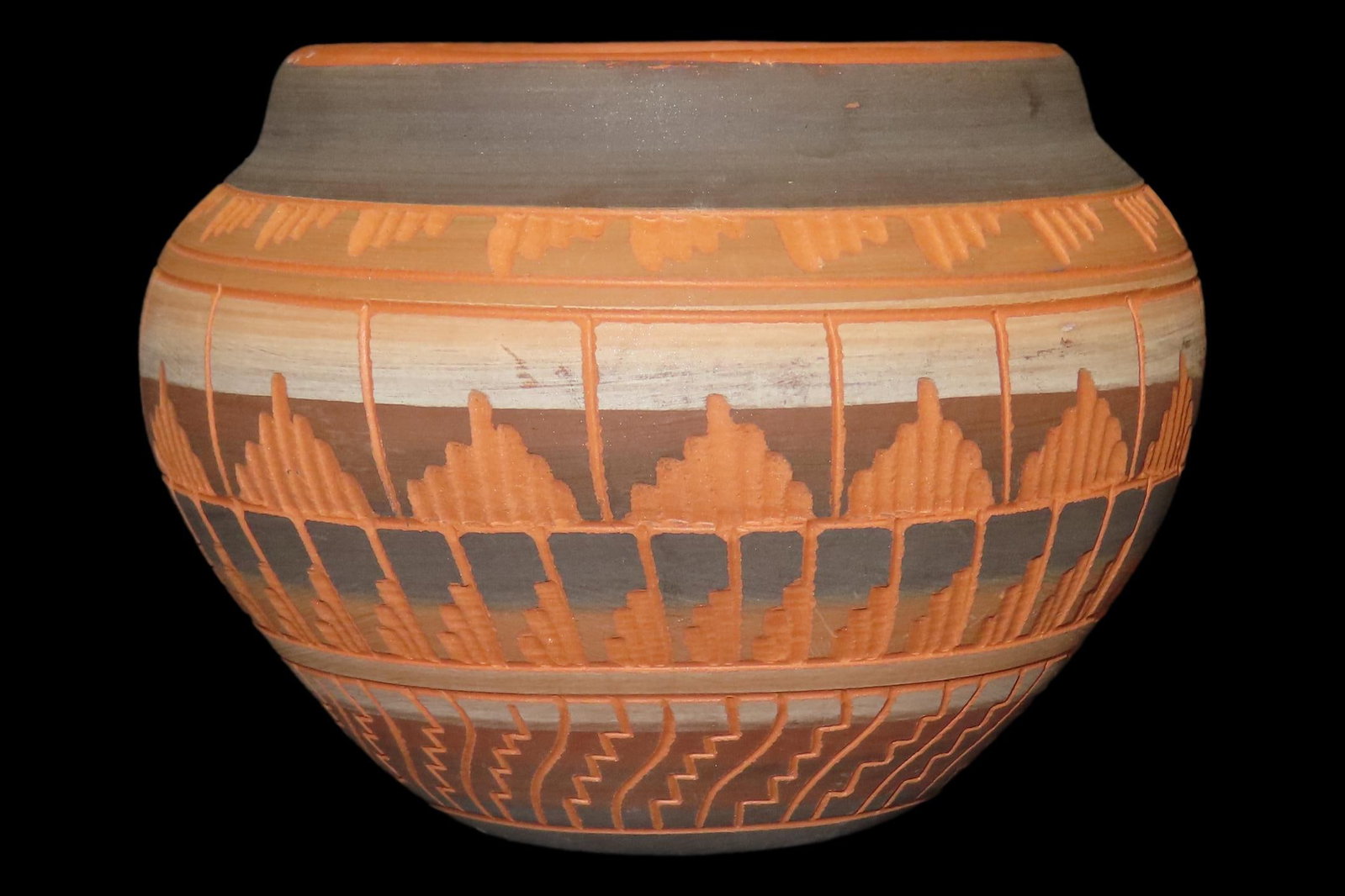 Beautiful Southwest Navajo Indians Pottery Vase / Jar / Bowl. Original Hand Painted / hand Etched: Beautiful Southwest Navajo Indians Pottery Vase / Jar / Bowl. Original Hand Painted / hand Etched Example. Signed on Bottom.
