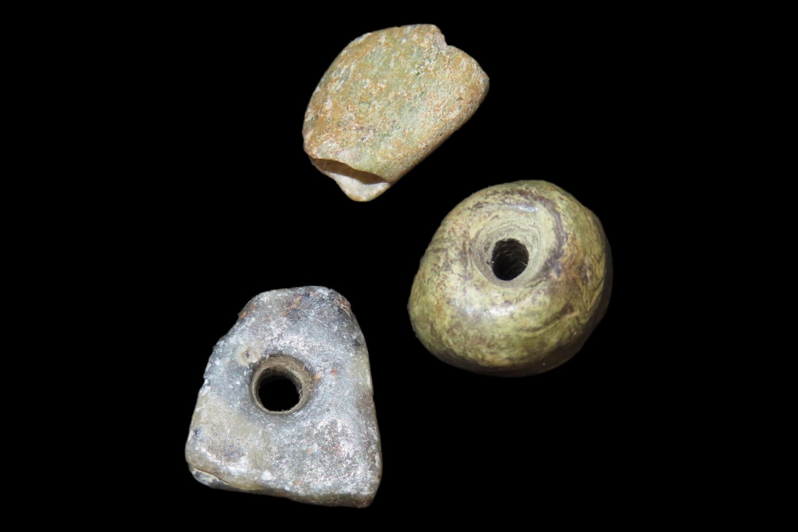 Lot of 3 Pre-Columbian Mayan Green Jade Beads / Pendant. Guatemala. 2 Tube Beads and 1 Trapezoidal (1 of 5)