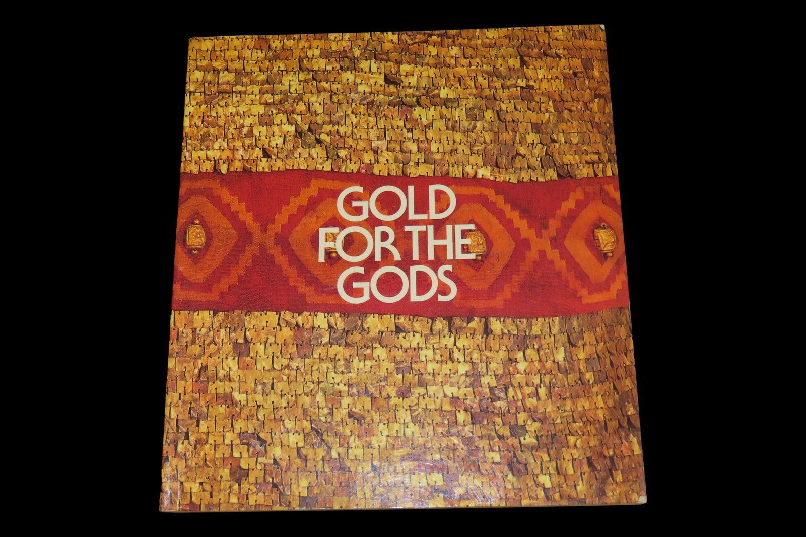 GOLD FOR THE GODS, FULL OF PICTURES & INFO ON ALL SORTS OF GOLD ARTIFACTS OF THE PRE-COLUMBIANM (1 of 6)