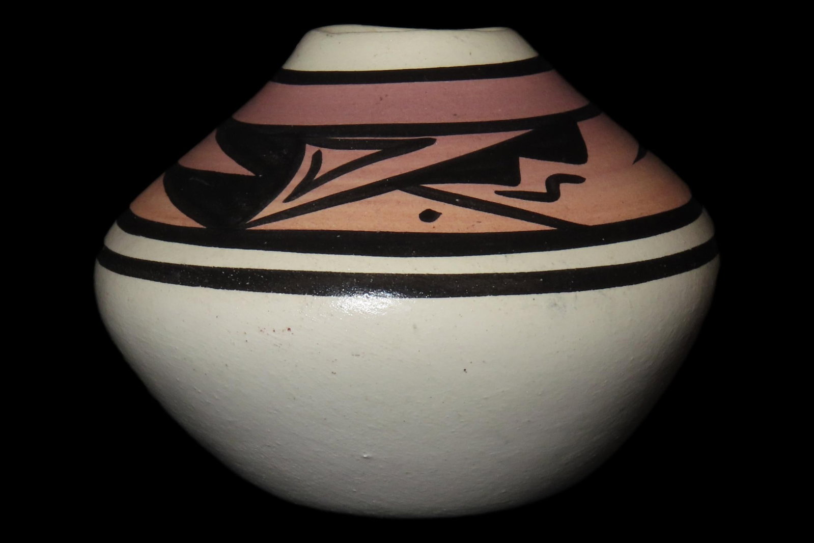 Beautiful Southwest Navajo Indians Pottery Vase / Jar / Bowl. Original Hand Painted Example. Signed (1 of 5)