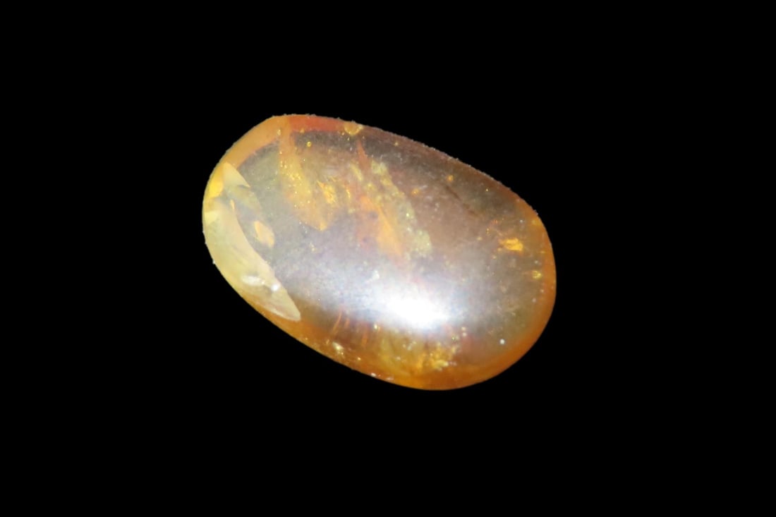 Fossil Amber with Encased Insect, Great Specimen with Easily Visible Bug. 100 Million Years Old,: Fossil Amber with Encased Insect, Great Specimen with Easily Visible Bug. 100 Million Years Old, from the Hukawng Valley, Burma-Myanmar. Burnite. Burmese Amber.