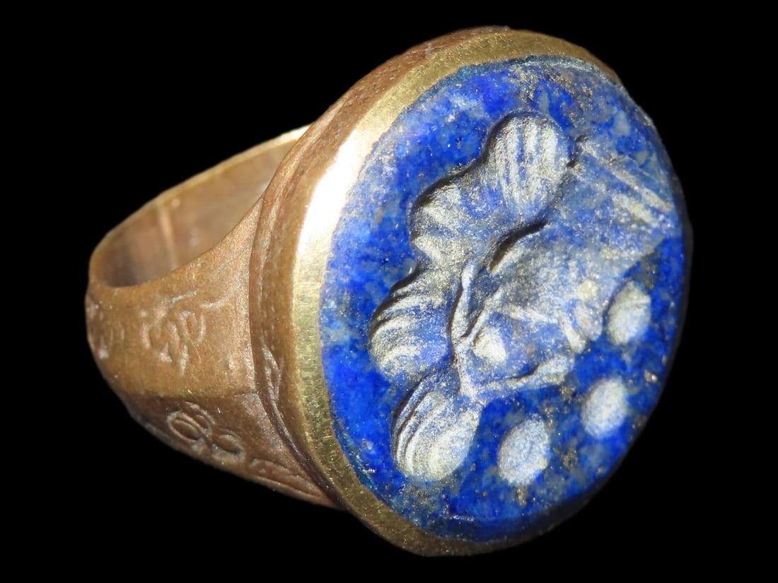 Nice Roman Viking Engraved Intaglio Seal Ring, Bronze with Stone Intaglio Inset. (1 of 5)