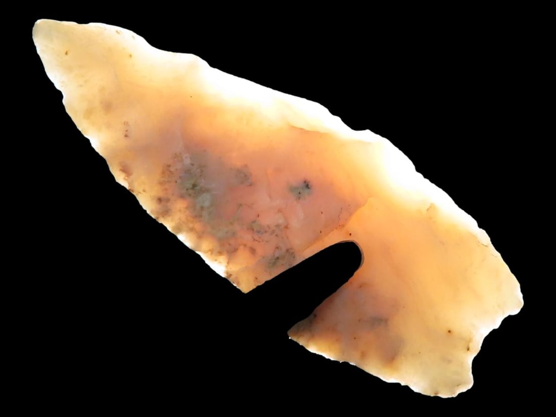Amazing Mini Fluted Paleo Bird Point, Madison Co. Illinois. Angostura / Clovis era Arrowhead, Indian: Amazing Mini Fluted Paleo Bird Point, Madison Co. Illinois. Angostura / Clovis era Arrowhead, Indian Artifact. Translucent & well patinated.