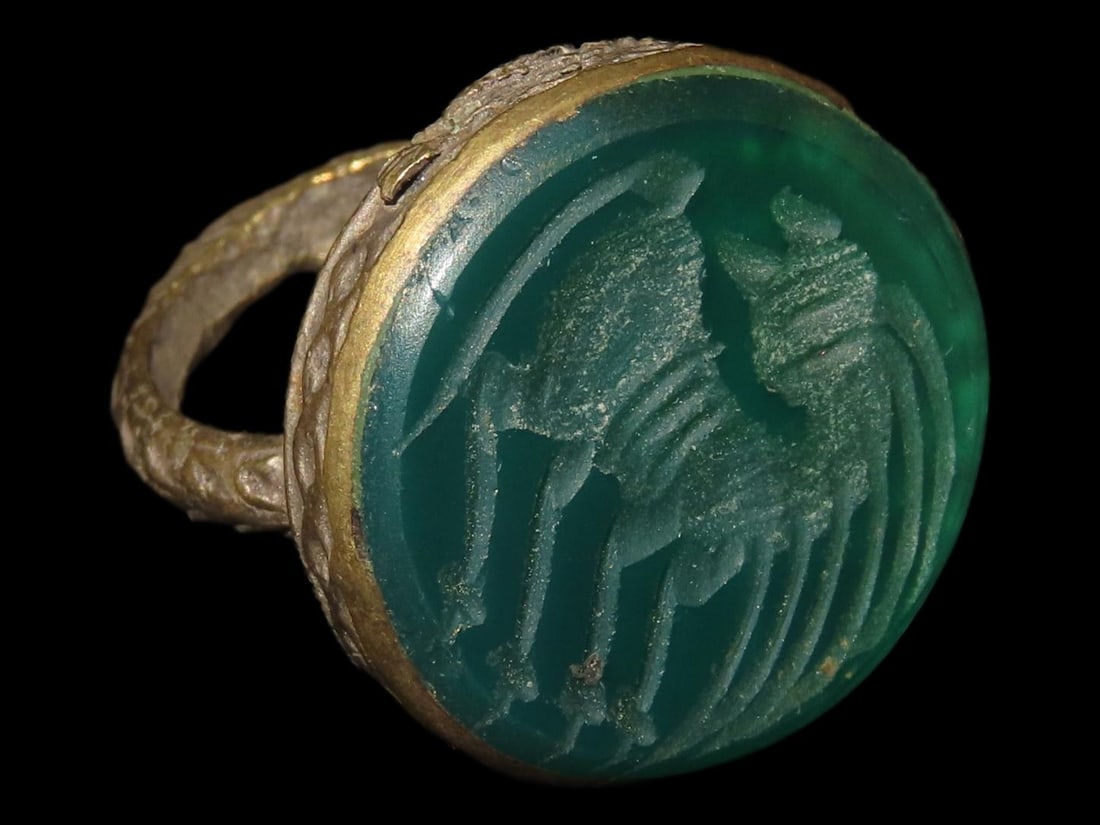 Nice Roman Viking Engraved Intaglio Seal Ring, Bronze with Stone Intaglio Inset. (1 of 5)