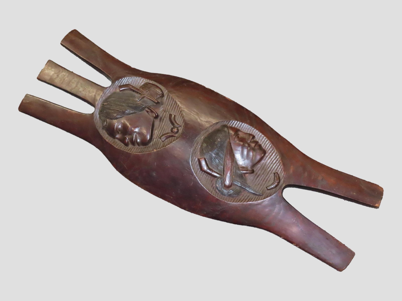 Large 38" Iroquois Style Hand Carved Wooden Shield with Indian Chief Busts, very detailed design, (1 of 9)