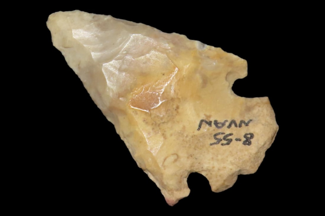 Nice Pinetree / Kirk Corner Notch found in Christian County Kentucky. Indian Arrowhead, Artifact. (1 of 6)