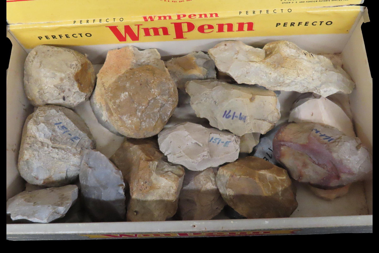 Box of Mandan Scrapers, Dakotas (1 of 8)