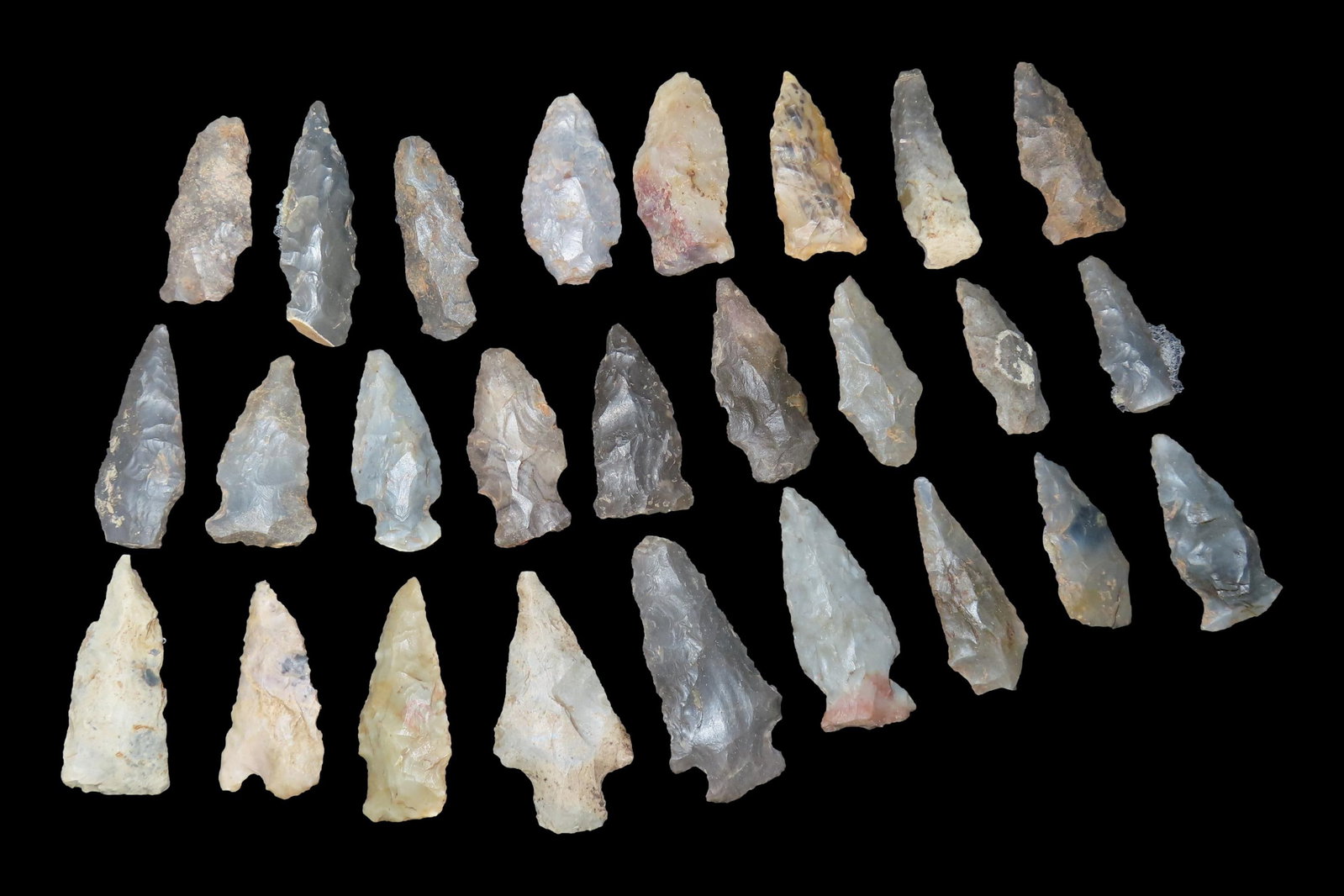 Lot of 26 Woodland and Archaic Arrowheads, Tennessee: Lot of 26 Woodland and Archaic Arrowheads, Tennessee
