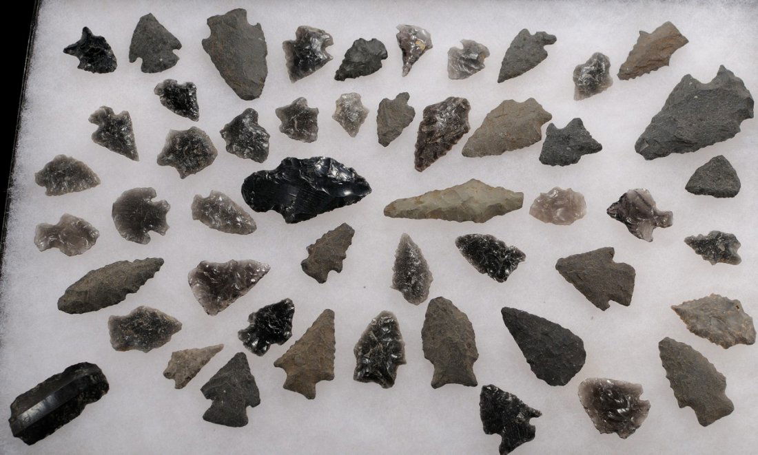 Lot of 50 Basalt and Obsidian arrowheads, AZ (1 of 1)