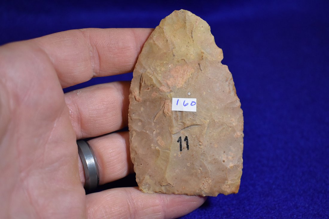 CLOVIS WIDE BASE KNIFE, KILLER MATERIAL, BUTLER COUNTY: CLOVIS WIDE BASE KNIFE, KILLER MATERIAL, BUTLER COUNTY MISSOURI, 3" LONG
