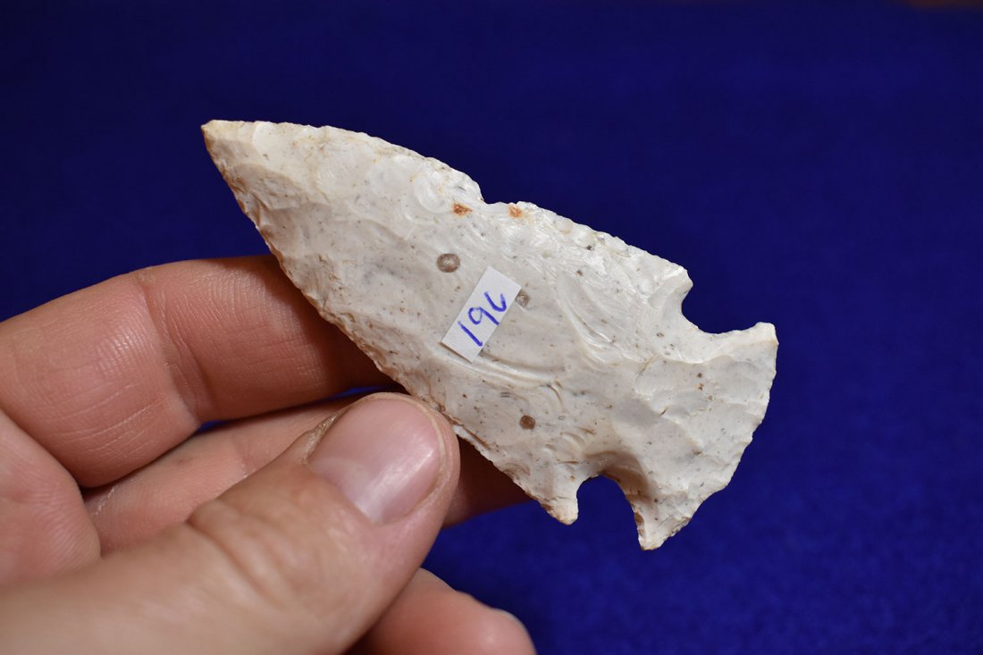 GIBSON POINT, BURLINGTON FLINT, 3", FOUND BY LEON: GIBSON POINT, BURLINGTON FLINT, 3", FOUND BY LEON CROWLEY NEAR BOONESBORO MISSOURI