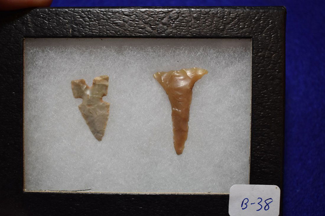NICE KAOLIN PAIR, CAHOKIA TRI-NOTCH & T-DRILL  FORM ST. (1 of 3)