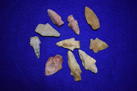 GROUP OF 10 ARROWHEADS FROM MOREHOUSE PARISH,: GROUP OF 10 ARROWHEADS FROM MOREHOUSE PARISH, LOUISIANNA. FOUND BY RICHARD HUGHES. LONGEST MEASURES 2 1/4"