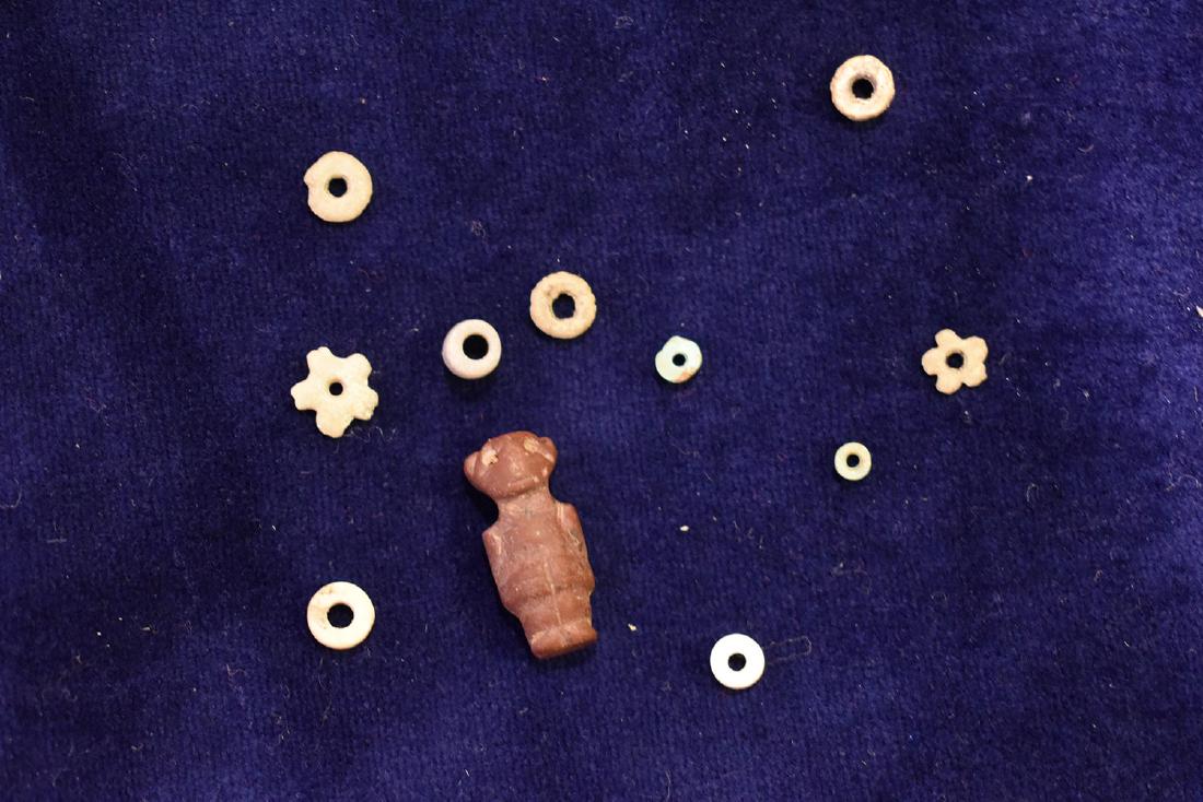 Hohokam / Anasazi Effigy Pendant & Beads (1 of 6)