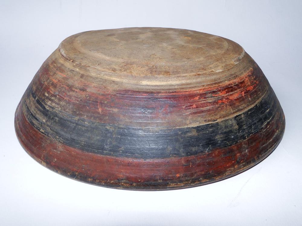 18TH C DECORATED TREEN BOWL (1 of 5)