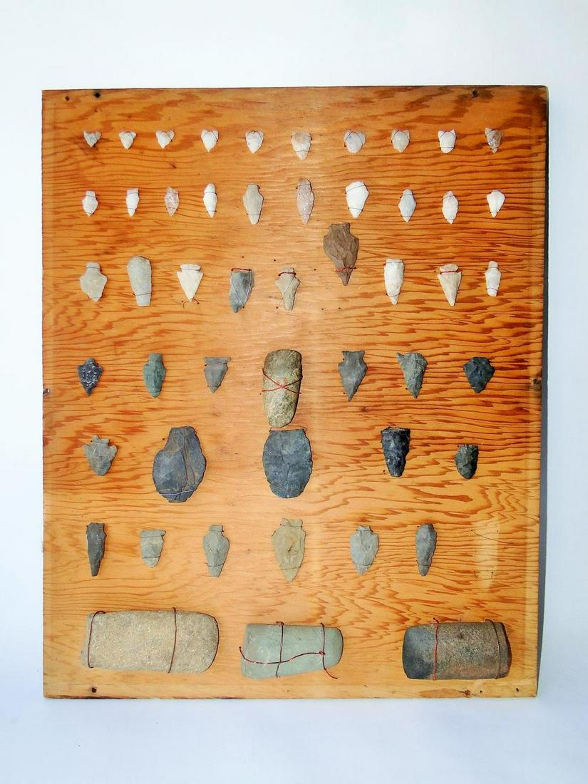 GROUPING OF NATIVE AMERICAN ARROWHEADS (1 of 4)