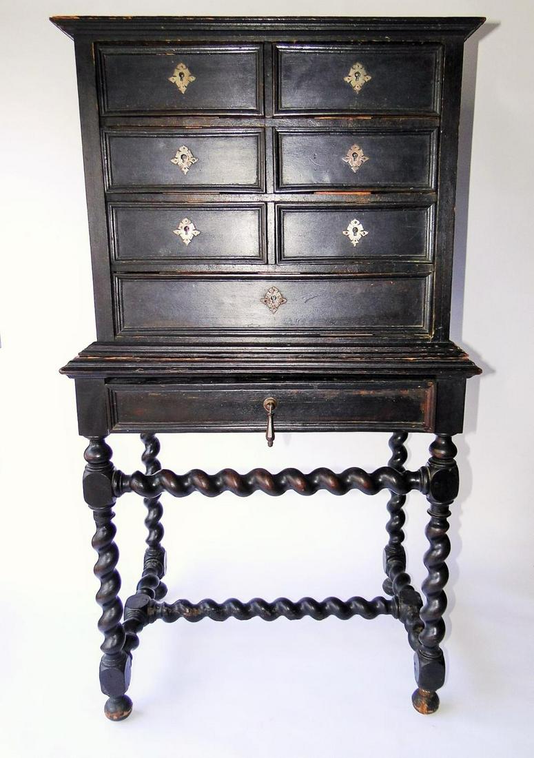 RARE 17TH C DUTCH SPICE CHEST (1 of 9)