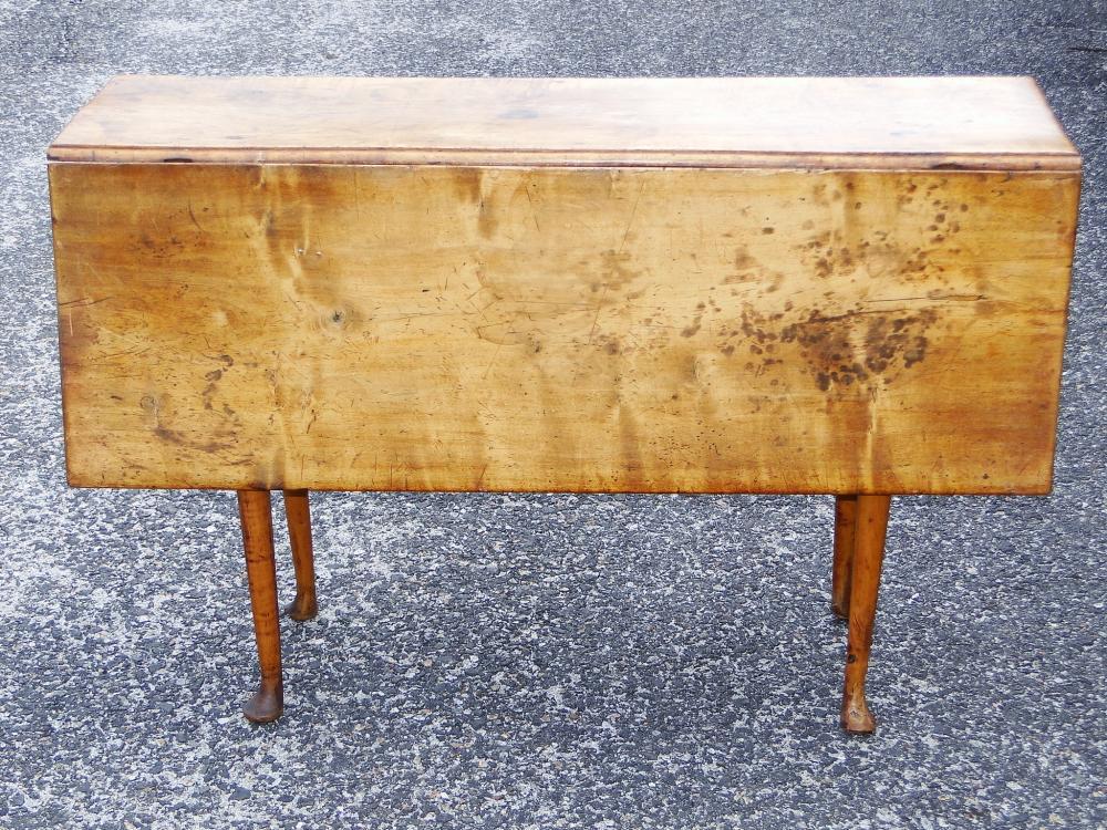 FINE TIGER MAPLE QUEEN ANNE TABLE (1 of 4)