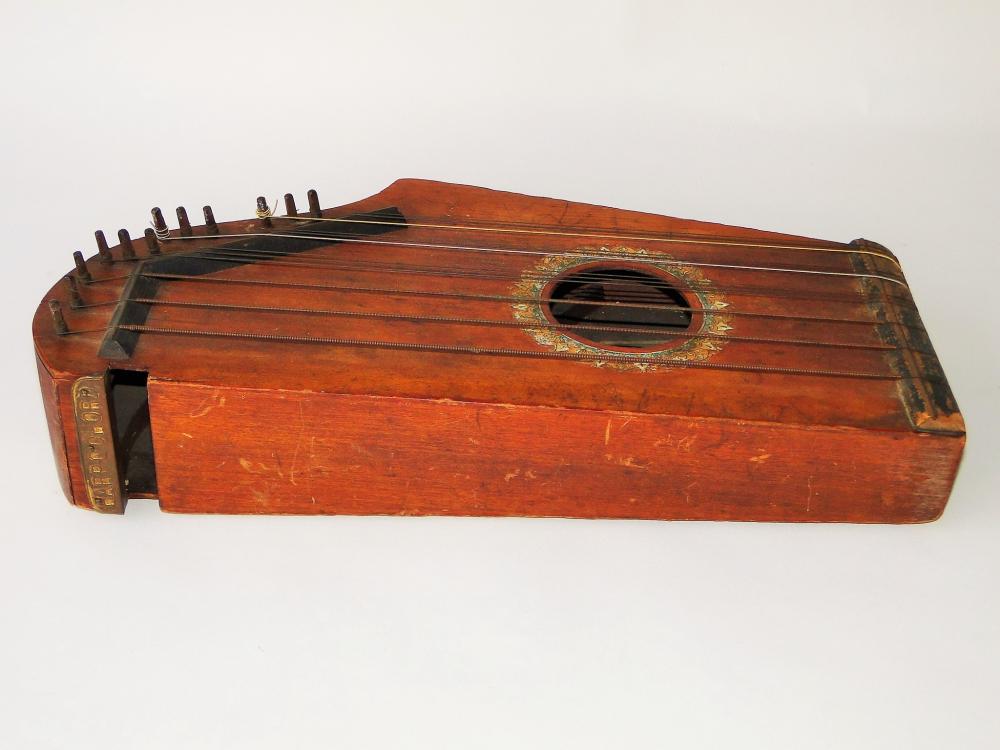 VINTAGE HARPOCHORD STRING INSTRUMENT (1 of 7)