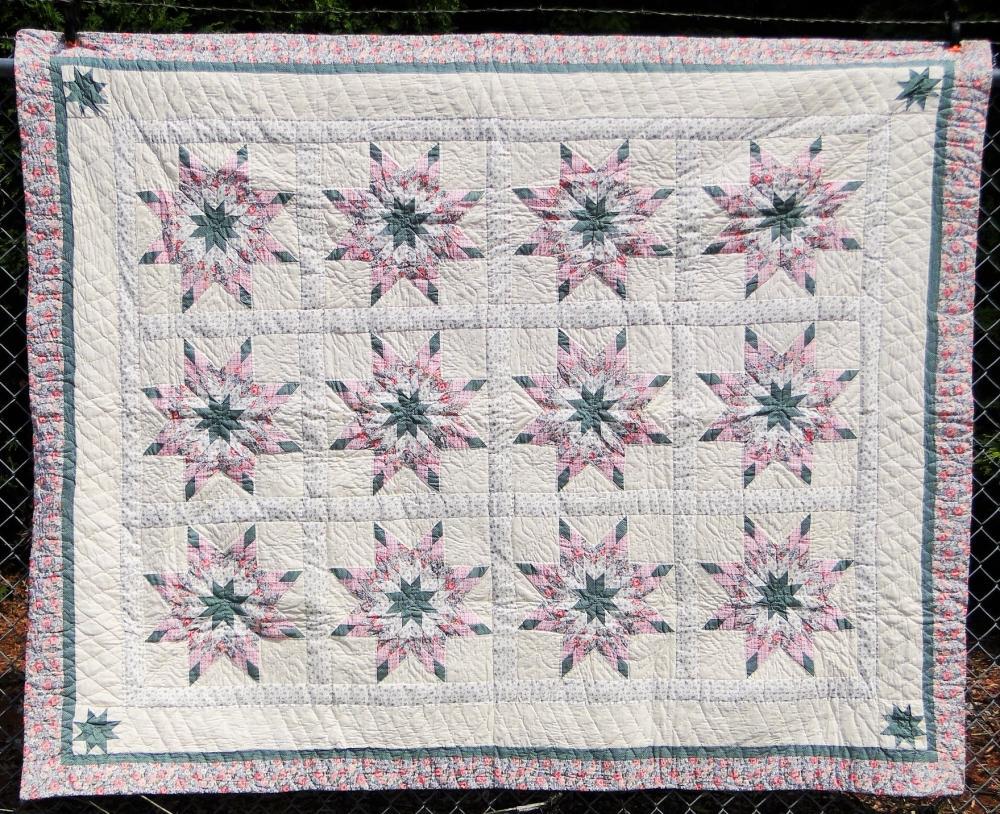 HAND SEWN AMERICAN COUNTRY QUILT (1 of 3)