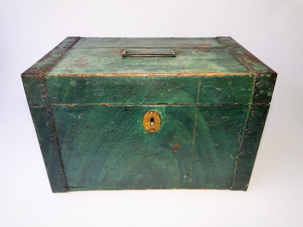 19TH C BOTTLE BOX PAINTED: 19TH C BOTTLE BOX ORIGINAL PAINTED SURFACE, HINGED, HANDLED TOP, 12 X 8 X 8