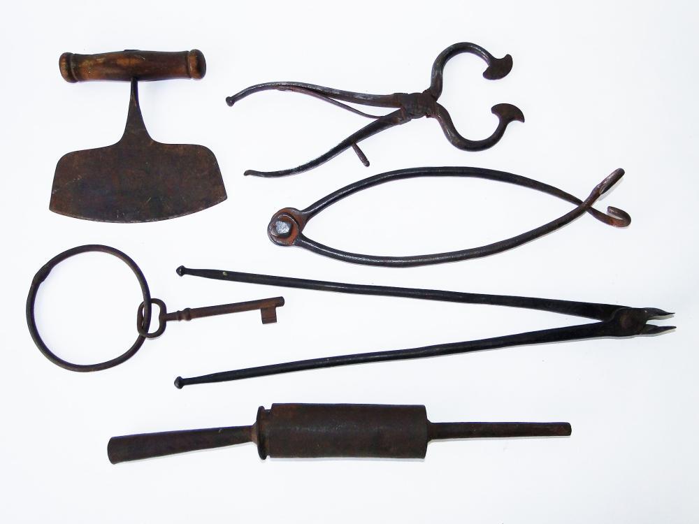 GROUPING OF 19TH C KITCHEN TOOLS: GROUPING OF 19TH C KITCHEN TOOLS, EMBER TONGS, POT LIFTER, SUGAR NIPPERS, CHOPPER