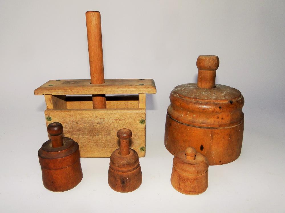 GROUPING OF BUTTER MOLDS AND STAMPS: GROUPING OF BUTTER MOLDS AND STAMPS