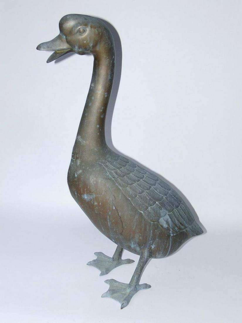 BRONZE GOOSE GARDEN ORNAMENT: BRONZE GOOSE GARDEN ORNAMENT, LIFE SIZE, WLL EXECUTED FORM, 23 X 28