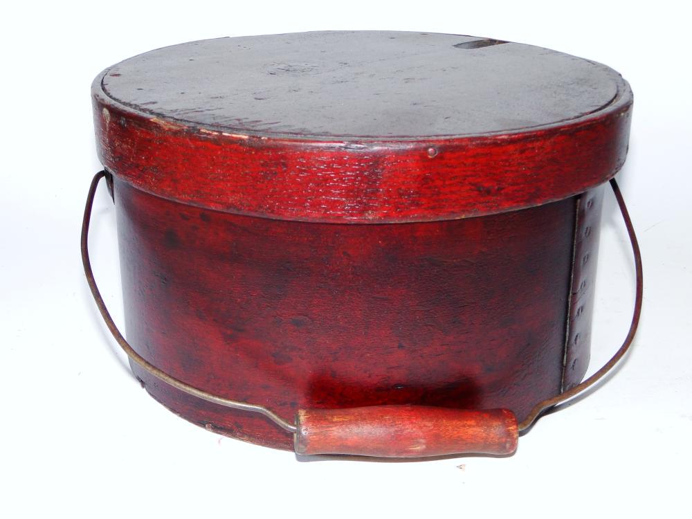 19TH C RED PAINTED PANTRY BOX: 19TH C RED PAINTED PANTRY BOX, BAIL HANDLE, COVER, 9.5 X 5.5