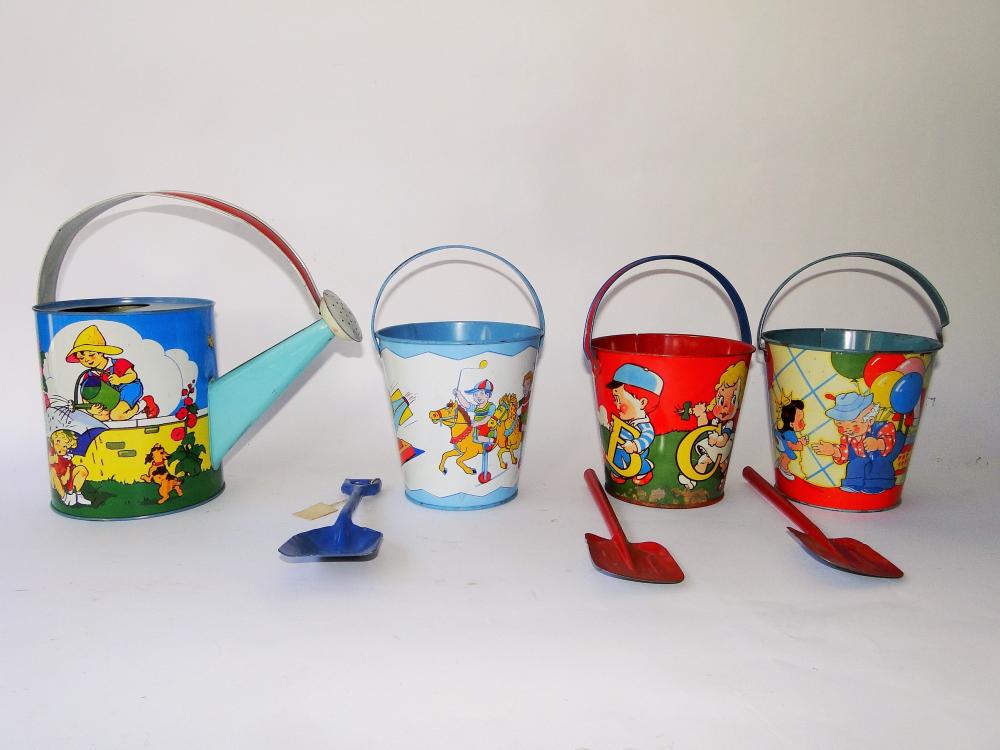 GROUPING OF VINTAGE SAND PAILS , SHOVELS: GROUPING OF VINTAGE SAND PAILS , SHOVELS WITH A WATERING CAN