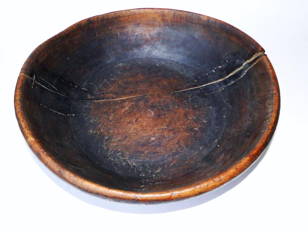 18TH C HAND CARVED TREEN BOWL (1 of 5)