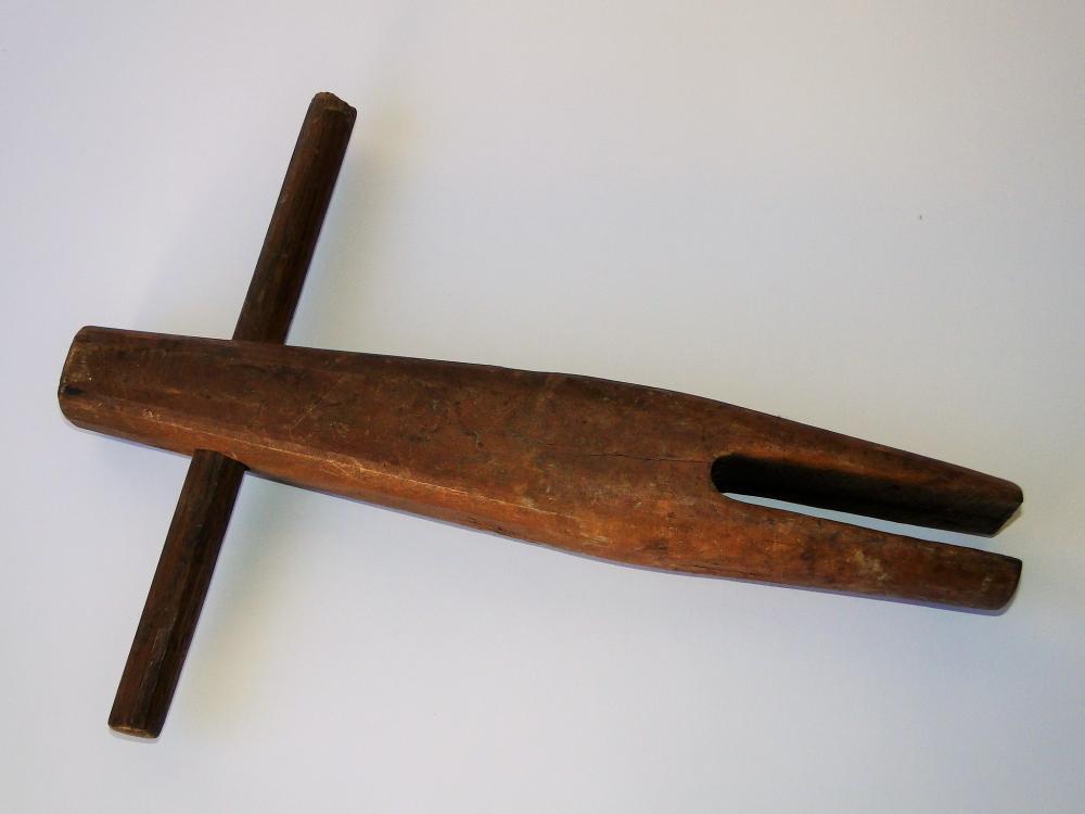 EARLY BED KEY FOR ROPE BED (1 of 2)