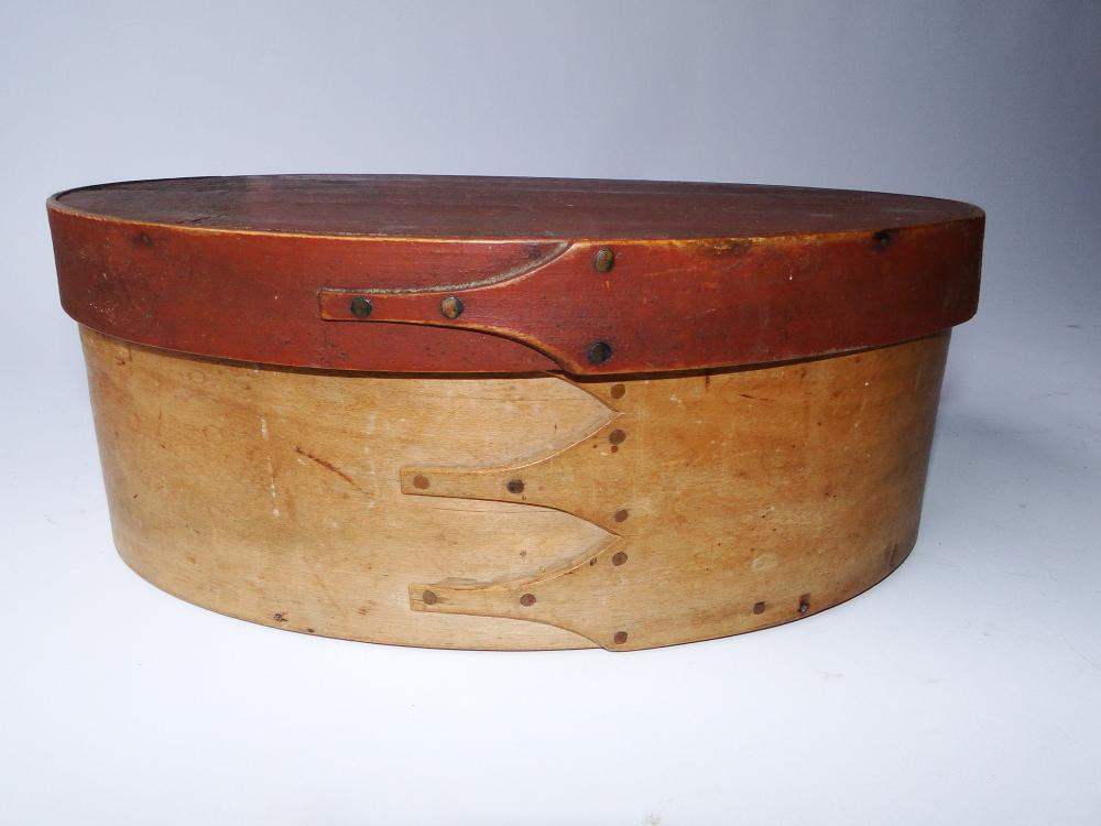 19TH C SHAKER FINGERED BOX (1 of 3)