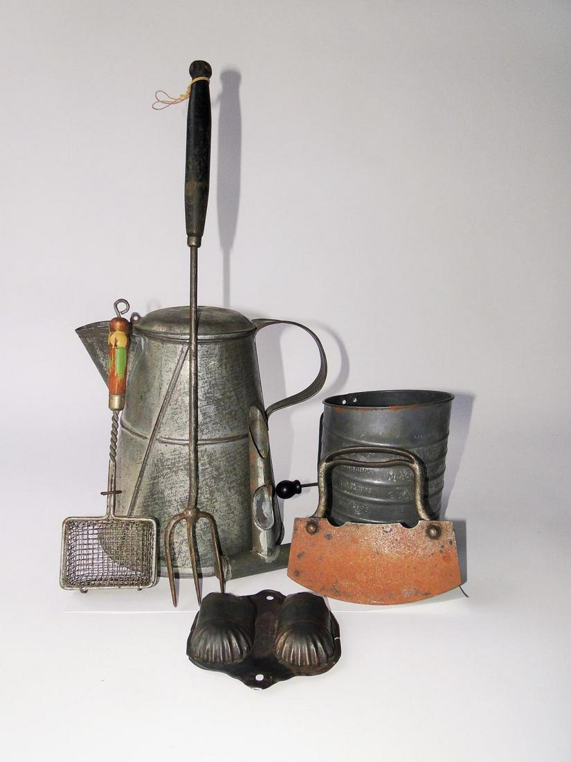 GROUPING OF TIN AND IRON KITCHEN WARE (1 of 2)