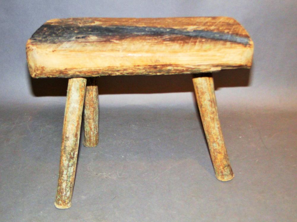 19TH C PAINTED MILKING STOOL (1 of 3)