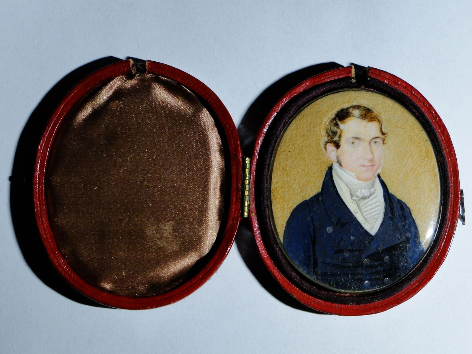 CIRCA 1810 PORTRAIT MINIATURE MAN , ORIGINAL CASE, BACK (1 of 4)