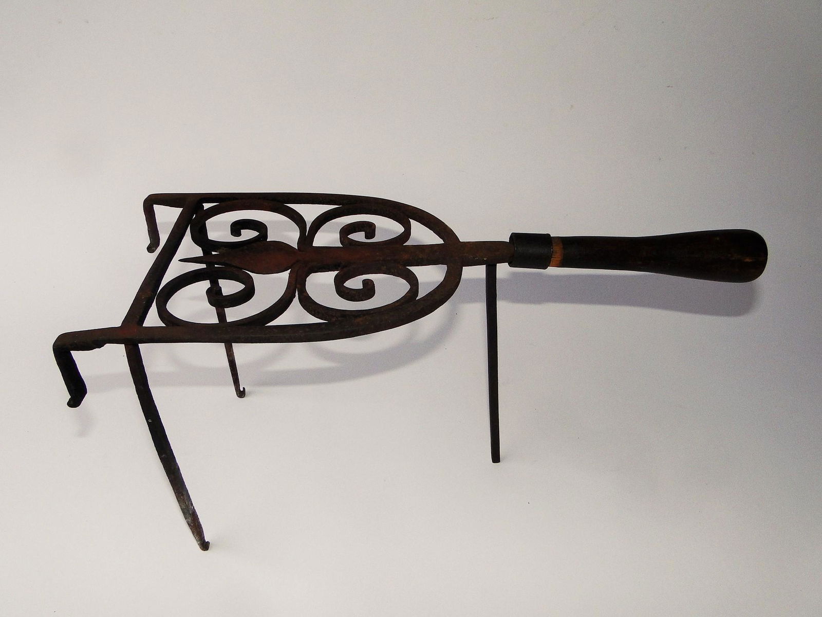 EARLY 19TH C LARGE THREE LEGGED IRON TRIVET, WOODEN (1 of 3)