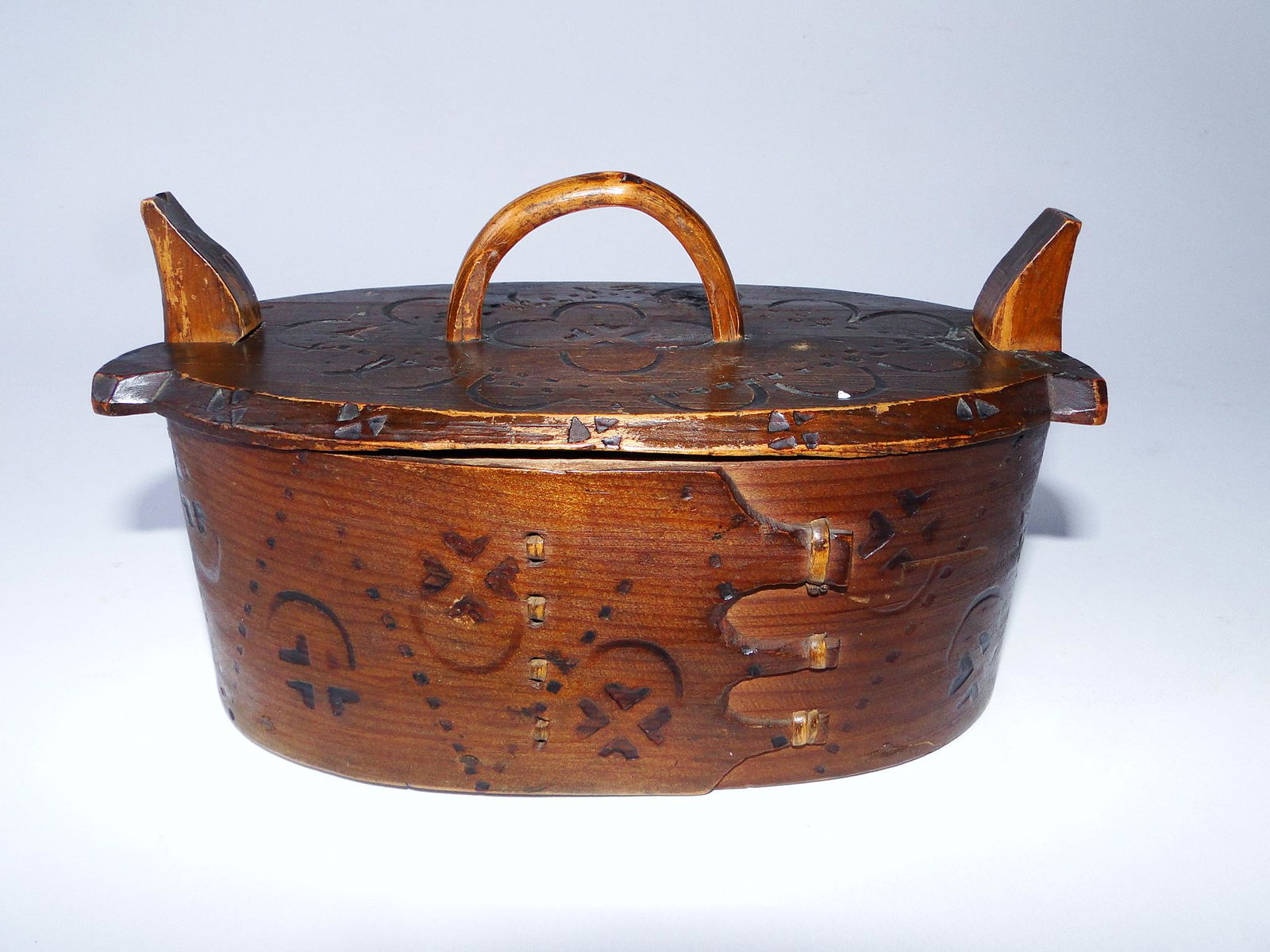 19TH C THREE FINGERED SAILOR MADE OVAL DITTY BOX, (1 of 5)