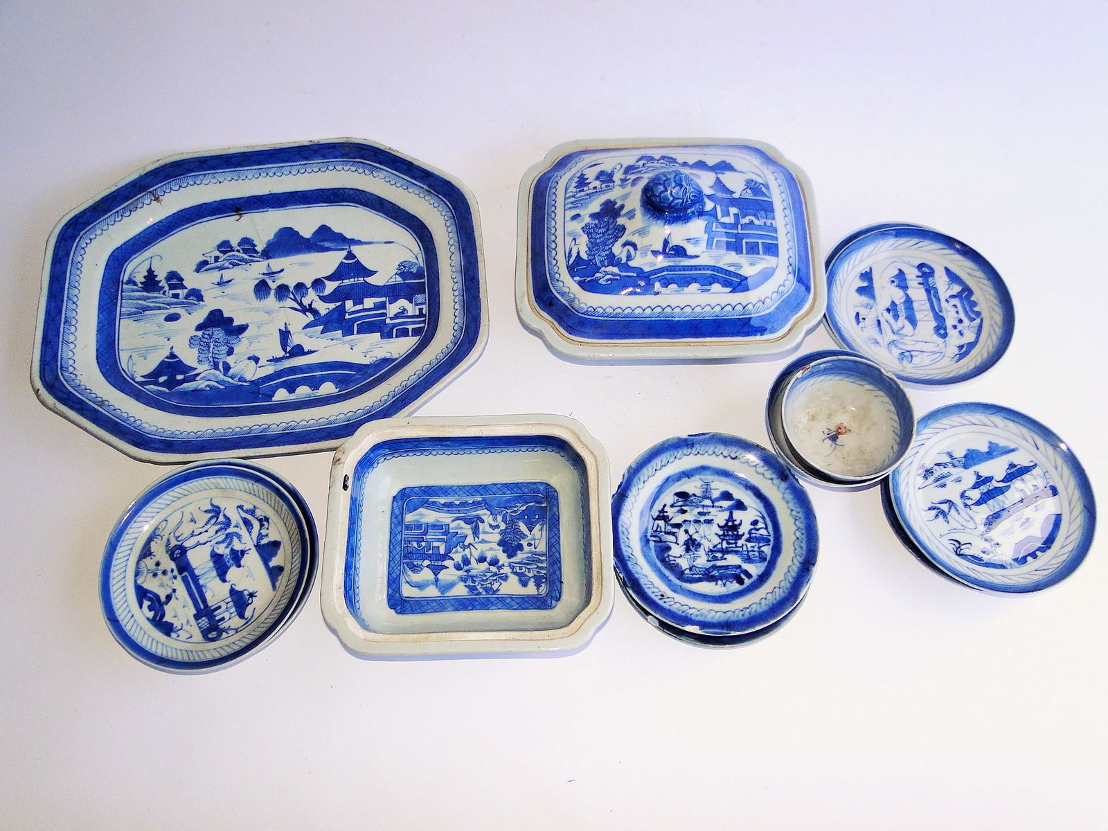 GROUPING OF EARLY CANTON CHINA, SOME WITH CHIPS, AS (1 of 6)